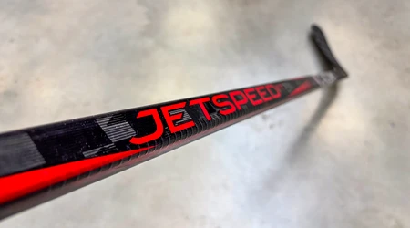 RECENZIJA: CCM JetSpeed FT7 Pro – hitri streli, lahkotnost in neverjeten občutek za plošček