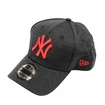 Kapa s ščitnikom New Era  9Forty Shadow Tech MLB New York Yankees Black/Red